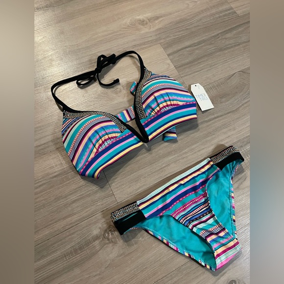 Bikini - Picture 2 of 3